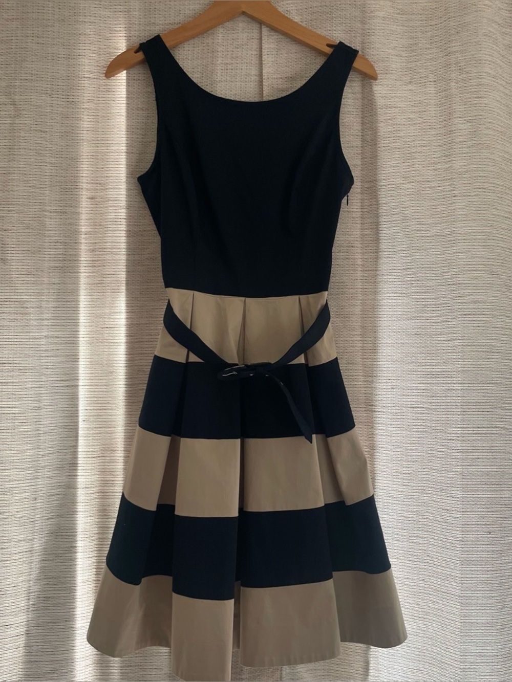 Banana Republic Navy Beige Striped Belted Pleated A-Line
Dress Sleeveless Size 2